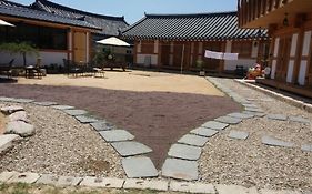 Happy Village Syeobul Hanok Pension